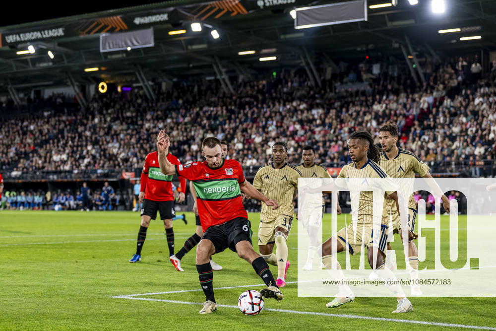NIJMEGEN - (l-r) NEC Nijmegen midfielder Darko Nejaömic and Levski Sofia midfielder Mehdi Moubarik during the UEFA Europa League match between N.E.C. and Levski Sofia at Stadion De Goffert on 15 October 2026 in Nijmegen, Nederland. (Photo by DeFodi Images) -
