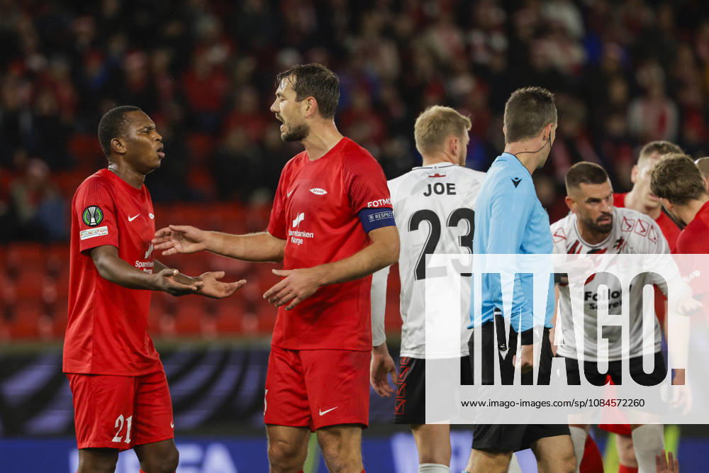 Soccer, Conference League 2026 Brann vs. Lincoln Red Imps, Bergen, October 15, 2026. Referee Dalibor Äaerný shows a red card to Brann’s Neraysho Kasanwirjo alongside Fredrik Pallesen Knudsen during the Conference League soccer match between SK Brann and Lincoln Red Imps at Brann Stadium. Photo by Paul S. Amundsen, NTB, Bergen, Norway. . RESTRICTED USE FOR BETTING COMPANIES