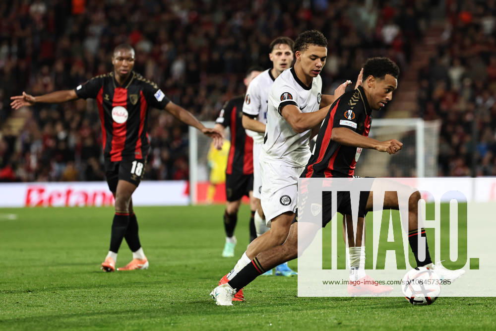 SOCCER - UEFA EL, Bournemouth vs Sturm BOURNEMOUTH,ENGLAND,15.OCT.26 - SOCCER - UEFA Europa League, AFC Bournemouth vs SK Sturm Graz. Image shows Tyler Adams (Bournemouth) and Jacob Hoedl (Sturm). GEPAxpictures Bauer