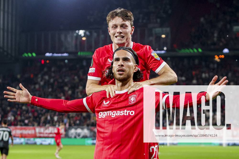 ENSCHEDE - Ramiz Zerrouki of FC Twente scores and celebrates his team s first goal with Sondre Orjasaeter of FC Twente during the UEFA Conference League match between FC Twente and FC Thun at De Grolsch Veste on 15 October 2026 in Enschede, the Netherlands. WART BRINKERHOF ANP UEFA Conference League 2026 27 ANPxSportx xMarcelxterxBalsxIVx 572559392 originalFilename: 572559392