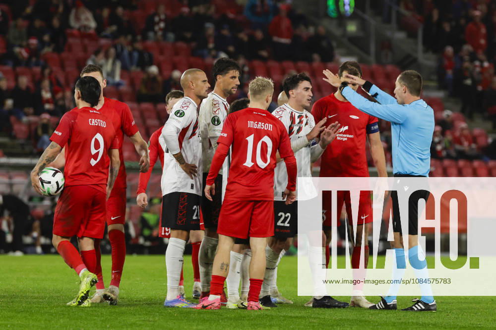 Soccer, Conference League 2026 Brann Lincoln Red Imps Bergen 20261015 Referee Dalibor ÄaernÃ½ talks with the players during the Conference League soccer match between SK Brann and Lincoln Red Imps at Brann Stadium. Photo: Paul S. Amundsen, NTB, Bergen, Norway. EDITORFOR MEDIA USE ONLY; RESTRICTED USE FOR BETTING COMPANIES