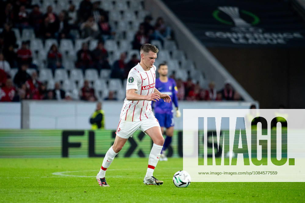 GER, Fussball, Herren, UEFA Conference League, Saison 2026 2027, 1. Spieltag, SC Freiburg vs. FK Jablonec Matthias Ginter ( SC Freiburg, 28 ) am Ball Freiburg Europapark Stadion Baden-Württemberg Deutschland