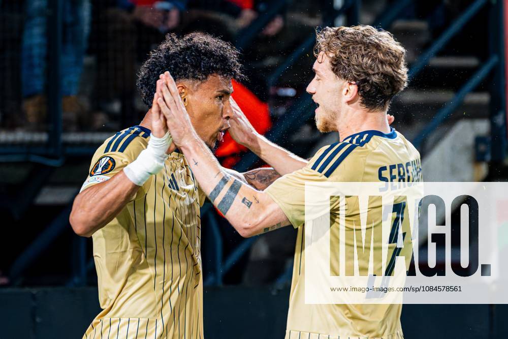 NIJMEGEN - Reinaldo of Levski Sofia celebrates his team s first goal with Serginho of Levski Sofia during the UEFA Europa League match between NEC Nijmegen and Levski Sofia at the Goffertstadion on October 15, 2026, in Nijmegen, the Netherlands. KEVIN SENDERS ANP UEFA Europa League 2026 27 ANPxSportx xMarcelxterxBalsxIVx 572568104 originalFilename: 572568104