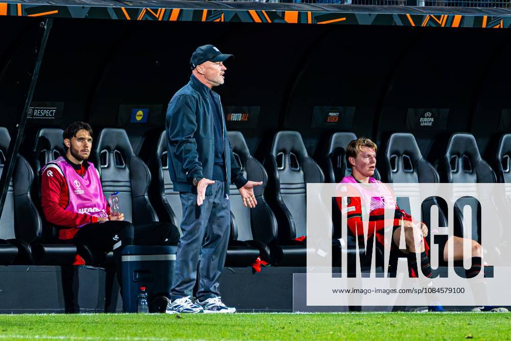 NIJMEGEN - Head coach Dick Schreuder of NEC Nijmegen gestures during the UEFA Europa League match between NEC Nijmegen and Levski Sofia at the Goffertstadion on October 15, 2026, in Nijmegen, the Netherlands. KEVIN SENDERS ANP UEFA Europa League 2026 27 ANPxSportx xMarcelxterxBalsxIVx 572569322 originalFilename: 572569322