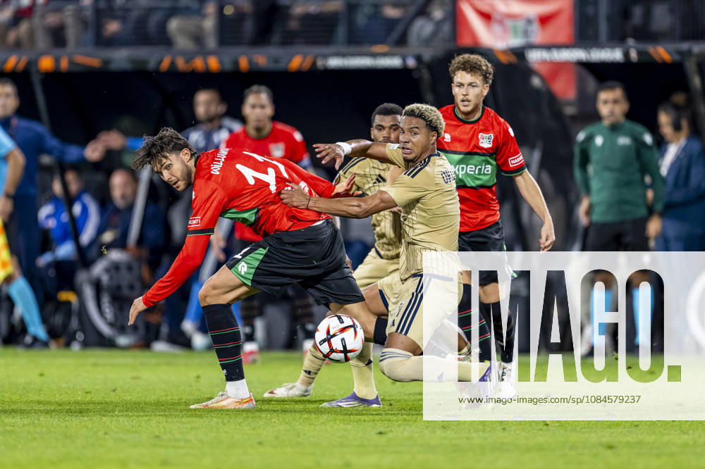 NIJMEGEN - (l-r) NEC Nijmegen midfielder Willum Thor Willumsson and Levski Sofia forward Armstrong Oko-Flex during the UEFA Europa League match between N.E.C. and Levski Sofia at Stadion De Goffert on 15 October 2026 in Nijmegen, Netherlands. (Photo by DeFodi Images) -