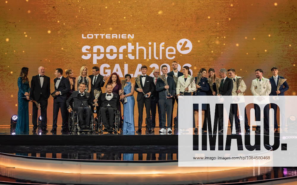 30. LOTTERIEN Sporthilfe-Gala Schlussbild mit allen Presisträgern, Preisträgerinnen, Laudatoren und Laudatorinnen Wien Wiener Stadthalle Wien Österreich