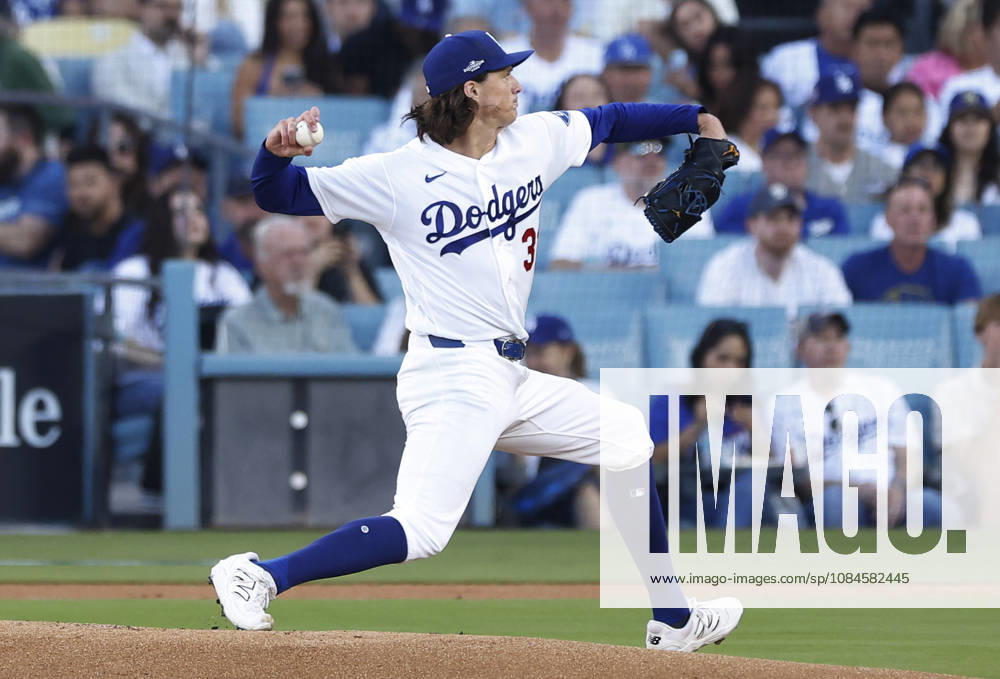 Los Angeles Dodgers starting pitcher Tyler Glasnow (31) throws against the Milwaukee Brewers in the first inning during game four of the MLB, Baseball Herren, USA National League Championship Series at Dodger Stadium in Los Angeles, California, on Thursday, October 15, 2026. LAP20261015702 CAROLINExBREHMAN
