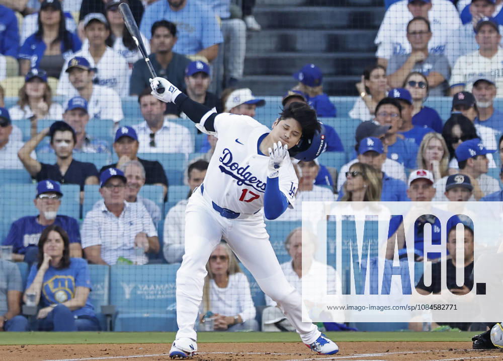 Los Angeles Dodgers designated hitter Shohei Ohtani (17) strikes out swinging against the Milwaukee Brewers in the first inning during game four of the MLB, Baseball Herren, USA National League Championship Series at Dodger Stadium in Los Angeles, California, on Thursday, October 15, 2026. LAP20261015705 CAROLINExBREHMAN