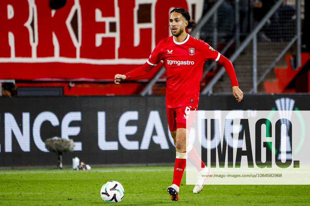 ENSCHEDE - Ramiz Zerrouki of FC Twente runs with the ball during the UEFA Conference League match between FC Twente and FC Thun at De Grolsch Veste on October 15, 2026 in Enschede, the Netherlands. WART BRINKERHOF ANP UEFA Conference League 2026 27 ANPxSportx xMarcelxterxBalsxIVx 572580630 originalFilename: 572580630
