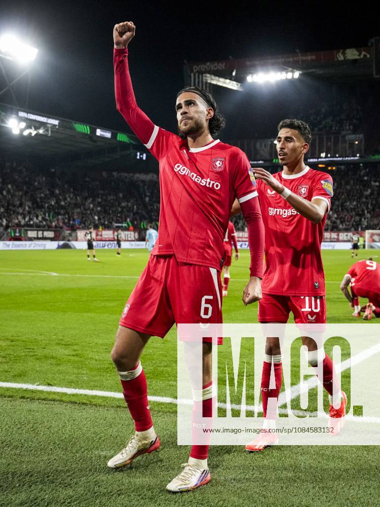 ENSCHEDE - (lr) Ramiz Zerrouki of FC Twente and Younes Taha of FC Twente celebrate the 1-0 during the Conference League match between FC Twente and FC Thun at De Grolsch Veste stadium on October 15, 2026 in Enschede, the Netherlands. TOBIAS KLEUVER ANP ANPxSportx IVx 572580641 originalFilename: 572580641