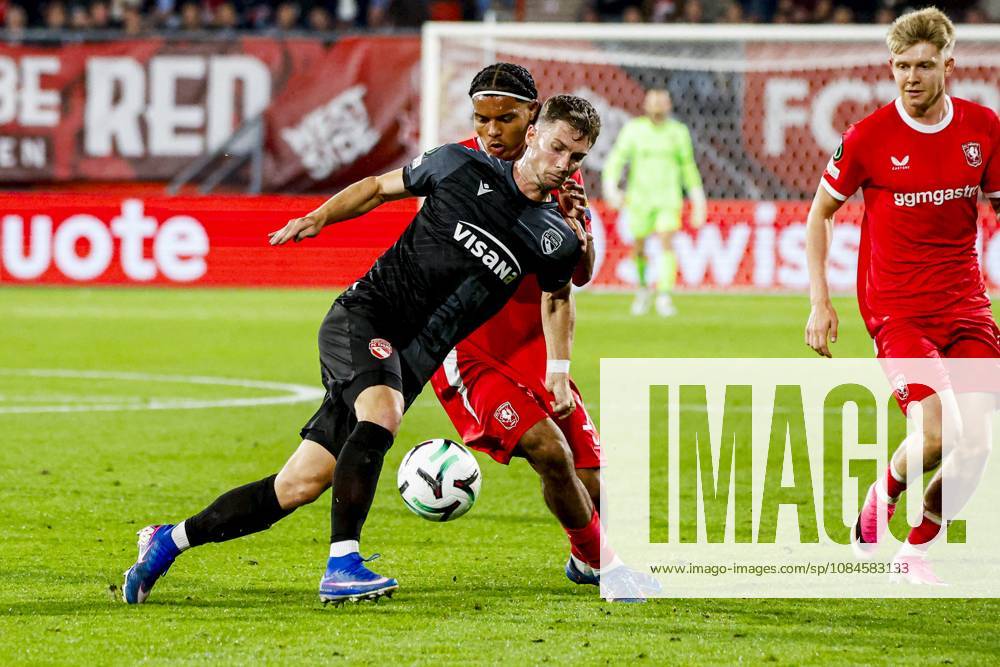 ENSCHEDE - Fabio Fehr of FC Thun battles for possession with Filip Thorvaldsen of FC Twente during the UEFA Conference League match between FC Twente and FC Thun at De Grolsch Veste on October 15, 2026 in Enschede, the Netherlands. WART BRINKERHOF ANP UEFA Conference League 2026 27 ANPxSportx xMarcelxterxBalsxIVx 572580823 originalFilename: 572580823