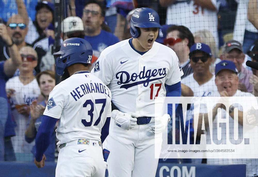 Los Angeles Dodgers designated hitter Shohei Ohtani (17) celebrates with Teoscar Hernandez (37) after hitting a three-run home run against the Milwaukee Brewers in the second inning during game four of the MLB, Baseball Herren, USA National League Championship Series at Dodger Stadium in Los Angeles, California, on Thursday, October 15, 2026. LAP20261015711 CAROLINExBREHMAN