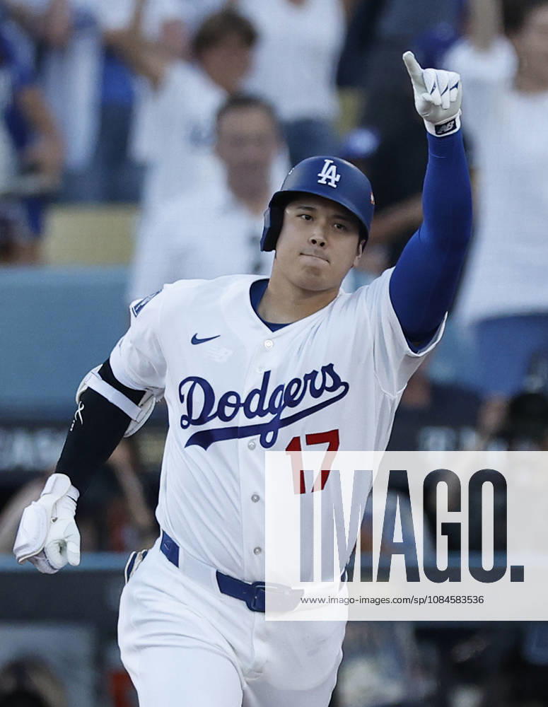Los Angeles Dodgers designated hitter Shohei Ohtani (17) runs the bases after hitting a three-run home run against the Milwaukee Brewers in the second inning during game four of the MLB, Baseball Herren, USA National League Championship Series at Dodger Stadium in Los Angeles, California, on Thursday, October 15, 2026. LAP20261015713 CAROLINExBREHMAN