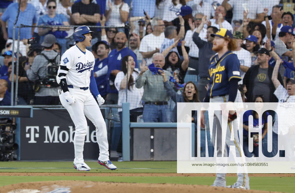 Los Angeles Dodgers designated hitter Shohei Ohtani (17) celebrates after hitting a three-run home run as Milwaukee Brewers pitcher Dustin May (21) watches the ball in the second inning during game four of the MLB, Baseball Herren, USA National League Championship Series at Dodger Stadium in Los Angeles, California, on Thursday, October 15, 2026. LAP20261015717 CAROLINExBREHMAN