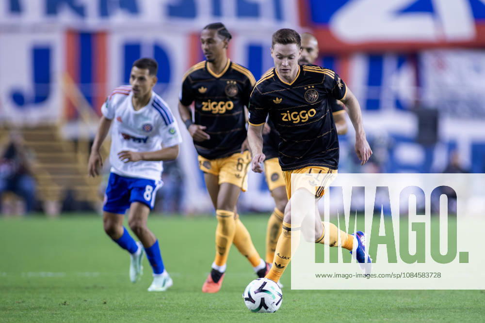 Viktor Tsyhankov (AFC Ajax) 11in action during the UEFA Conference League soccer match between HNK Hadjuk Split and AFC Ajax Amsterdam. Split Croatia - ZUMAp210 20261015_zsp_p210_031