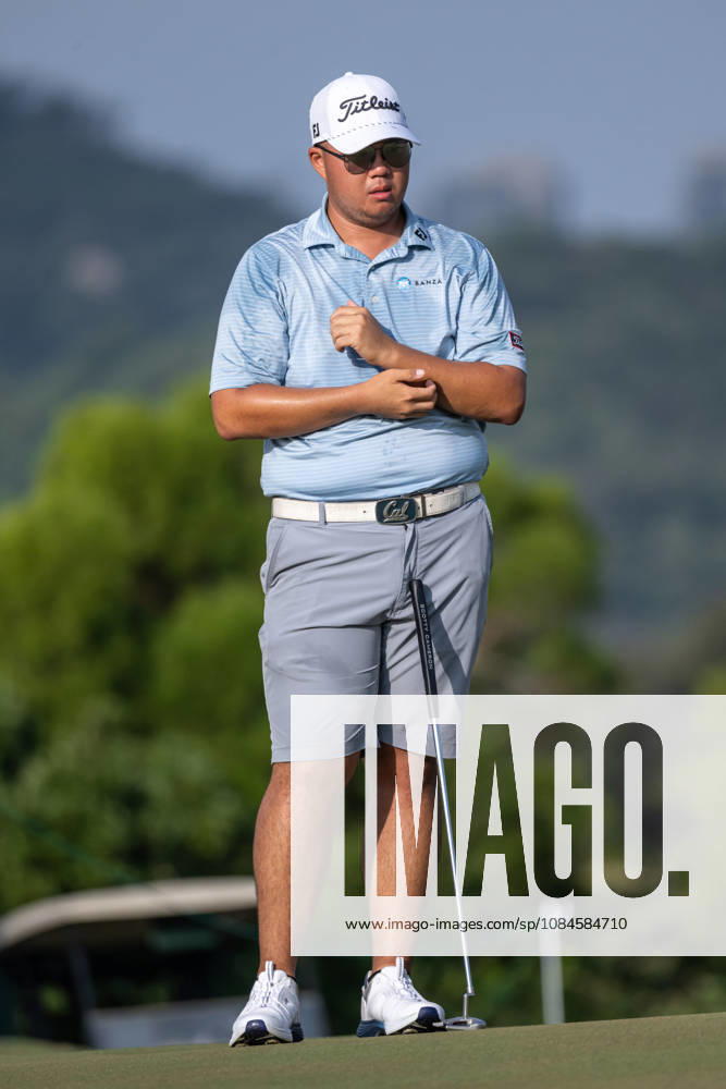 Sampson ZHENG from China.Round 2 in the Macao Open Golf at Macau Golf & Country Club. Macau Open Golf Round 2 - ZUMAr144 20261016_zap_r144_040