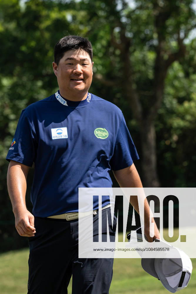 Sungjae IM from Korea is happy after his round of -7 par bringing him into the lead with -13par. Round 2 in the Macao Open Golf at Macau Golf & Country Club. Coloane China - ZUMAr144 20261016_zap_r144_086