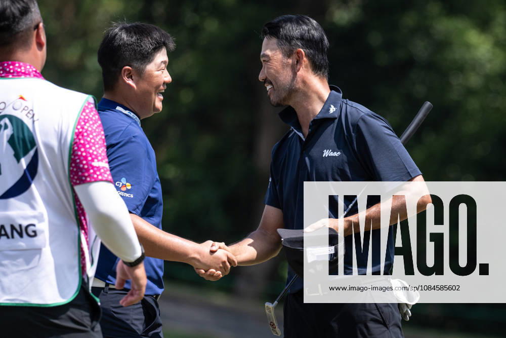 USAâ€⠢s Kevin NA (R) congratulates Sungjae IM (L) from Korea on his round of -7 par bringing him into the lead with -13par. Round 2 in the Macao Open Golf at Macau Golf & Country Club. Macau Open Golf Round 2 - ZUMAr144 20261016_zap_r144_090