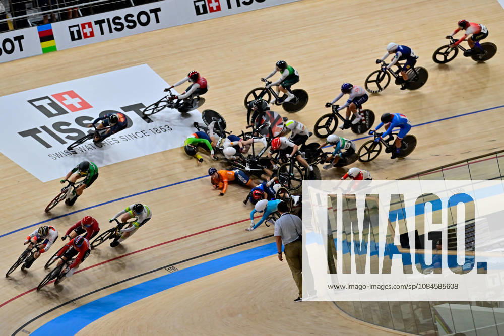 Crash Women s Omnium - Scratch Race 1 4 2026 UCI Track cycling, Rad, Radsport, Bahnrad, Bahn World Championships Women s Omnium - Scratch Race 1 4 2026, WIEBES Lorena DNF, ausgeschieden, eliminated UCI Track Cycling World Championships held from 14 to 18 October 2026, at the Shanghai Velodrome in Shanghai, China.