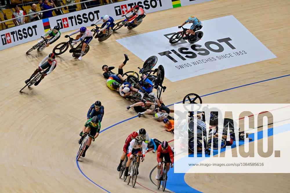 Crash Women s Omnium - Scratch Race 1 4 2026 UCI Track cycling, Rad, Radsport, Bahnrad, Bahn World Championships Women s Omnium - Scratch Race 1 4 2026, WIEBES Lorena DNF, ausgeschieden, eliminated UCI Track Cycling World Championships held from 14 to 18 October 2026, at the Shanghai Velodrome in Shanghai, China.