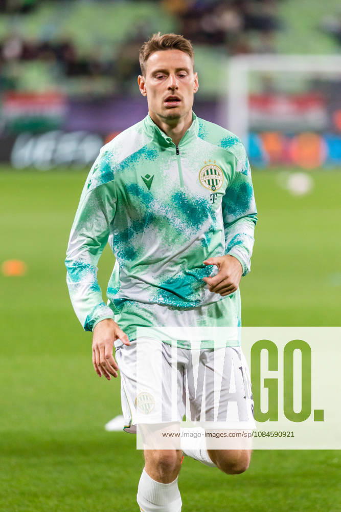 Ferencvaros v Viktoria Plzen, UEFA Europa League, Budapest, Hungary Budapest, Hungary. 15th, October 2026. Kristoffer Zachariassen of Ferencvaros seen waming up for the UEFA Europa League match between Ferencvaros and Viktoria Plzen at Groupama Arena in Budapest. Hungary, Budapest, Groupama Arena