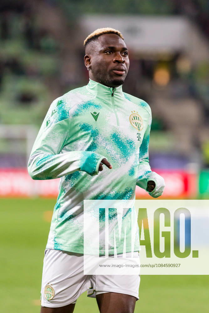 Ferencvaros v Viktoria Plzen, UEFA Europa League, Budapest, Hungary Budapest, Hungary. 15th, October 2026. Bamidele Yusuf of Ferencvaros seen waming up for the UEFA Europa League match between Ferencvaros and Viktoria Plzen at Groupama Arena in Budapest. Hungary, Budapest, Groupama Arena