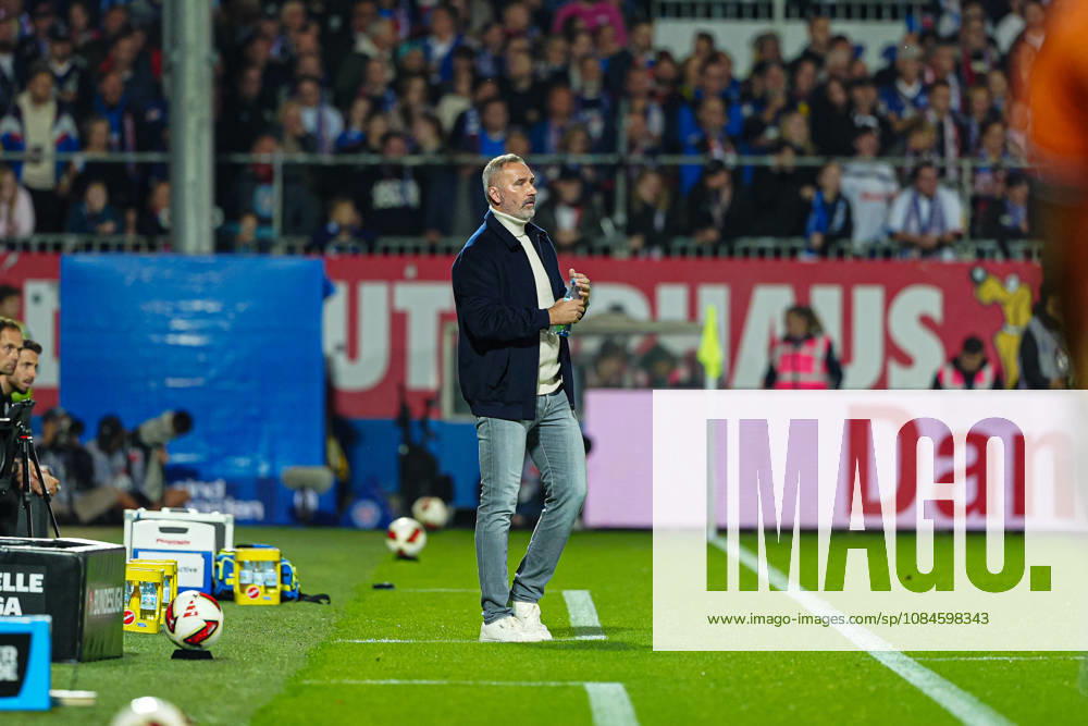 Tim Walter (Holstein Kiel, Trainer) GER, Holstein Kiel vs. Hertha BSC, Fußball, 2. Bundesliga, Spieltag 08, Saison 2026 2027, 16.10.2026 DFL REGULATIONS PROHIBIT ANY USE OF PHOTOGRAPHS AS IMAGE SEQUENCES AND OR QUASI-VIDEO GER, Holstein Kiel vs. Hertha BSC, Fußball, 2. Bundesliga, Spieltag 08, Saison 2026 2027, 16.10.2026 Kiel