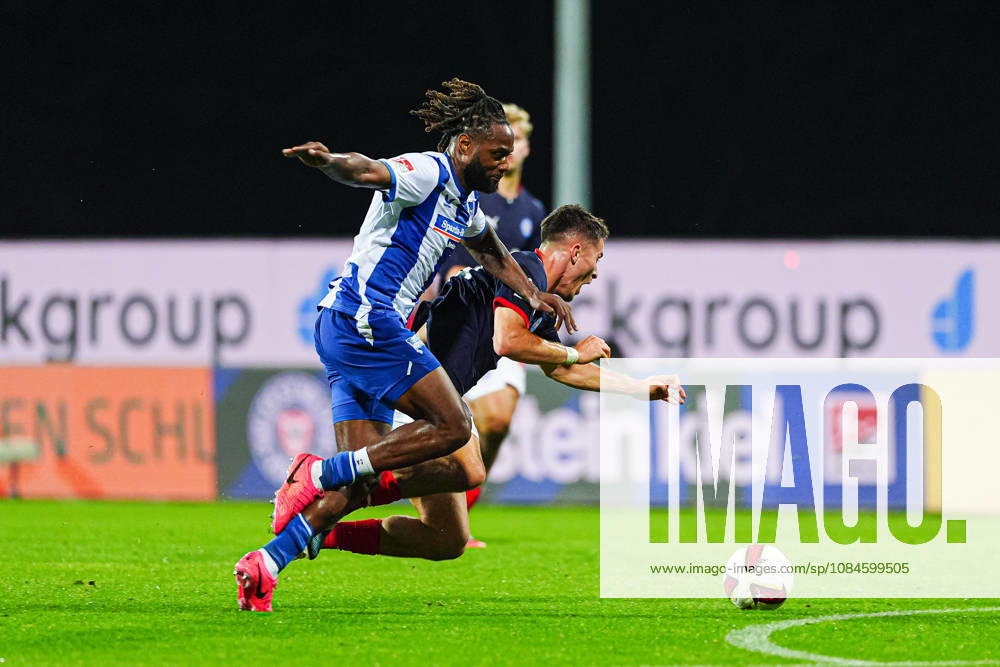 Deyovaisio Zeefuik (Hertha BSC, 42), Adrian Kapralik (Holstein Kiel, 20) GER, Holstein Kiel vs. Hertha BSC, Fußball, 2. Bundesliga, Spieltag 08, Saison 2026 2027, 16.10.2026 DFL REGULATIONS PROHIBIT ANY USE OF PHOTOGRAPHS AS IMAGE SEQUENCES AND OR QUASI-VIDEO GER, Holstein Kiel vs. Hertha BSC, Fußball, 2. Bundesliga, Spieltag 08, Saison 2026 2027, 16.10.2026 Kiel