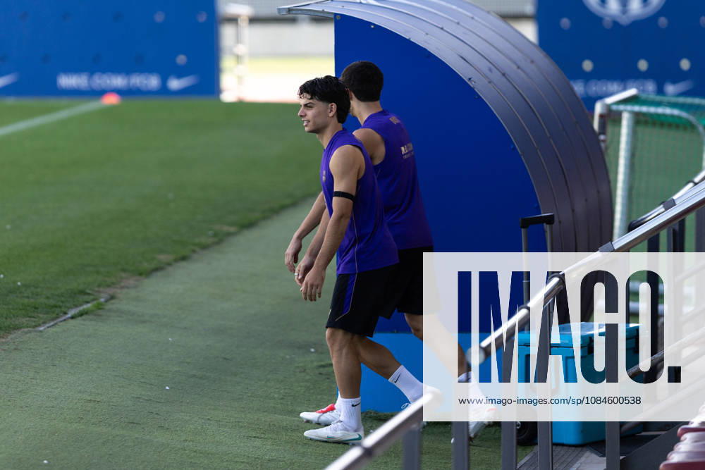 SANT JOAN DESPI, SPAIN - OCTOBER 16: Xavi Espart of FC Barcelona, Barca take part in a training session ahead of the LaLiga EA Sports match against Real Betis on October 16, 2026, at the Ciutat Esportiva Joan Gamper in Sant Joan Despi, Barcelona, Spain. FC Barcelona Train Ahead Of Real Betis Match - ZUMAs316 20261016_znp_s316_008
