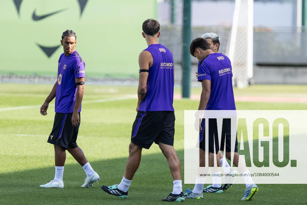 SANT JOAN DESPI, SPAIN - OCTOBER 16: Players of FC Barcelona, Barca take part in a training session ahead of the LaLiga EA Sports match against Real Betis on October 16, 2026, at the Ciutat Esportiva Joan Gamper in Sant Joan Despi, Barcelona, Spain. FC Barcelona Train Ahead Of Real Betis Match - ZUMAs316 20261016_znp_s316_011
