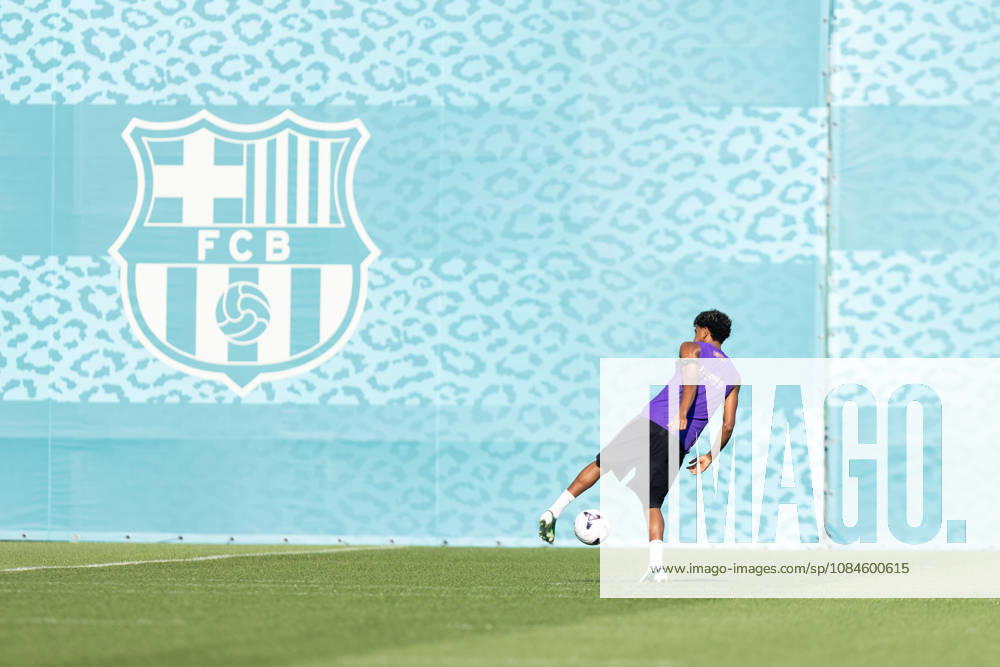 SANT JOAN DESPI, SPAIN - OCTOBER 16: Lamine Yamal of FC Barcelona, Barca take part in a training session ahead of the LaLiga EA Sports match against Real Betis on October 16, 2026, at the Ciutat Esportiva Joan Gamper in Sant Joan Despi, Barcelona, Spain. FC Barcelona Train Ahead Of Real Betis Match - ZUMAs316 20261016_znp_s316_015