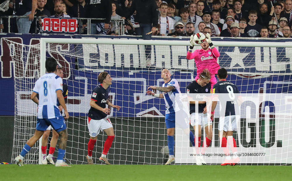 Torhueter Timon Weiner (Holstein Kiel) Fussball, Herren, Saison 2026 2027, 2.BL, Holstein Stadion, Holstein Kiel gegen Hertha BSC Berlin DFL REGULATIONS PROHIBIT ANY USE OF PHOTOGRAPHS AS IMAGE SEQUENCES AND OR QUASI-VIDEO.