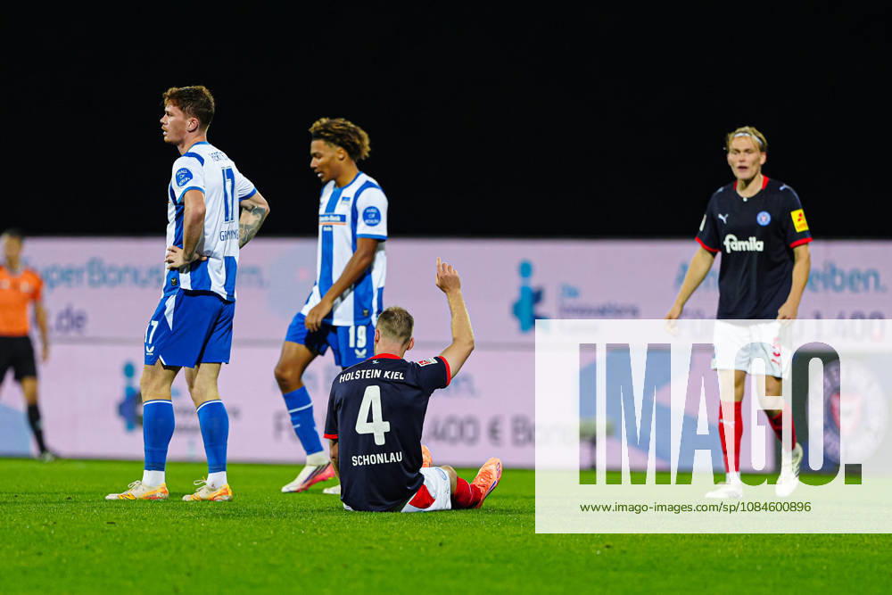 Verletzung Sebastian Schonlau (Holstein Kiel, 04) GER, Holstein Kiel vs. Hertha BSC, Fußball, 2. Bundesliga, Spieltag 08, Saison 2026 2027, 16.10.2026 DFL REGULATIONS PROHIBIT ANY USE OF PHOTOGRAPHS AS IMAGE SEQUENCES AND OR QUASI-VIDEO GER, Holstein Kiel vs. Hertha BSC, Fußball, 2. Bundesliga, Spieltag 08, Saison 2026 2027, 16.10.2026 Kiel