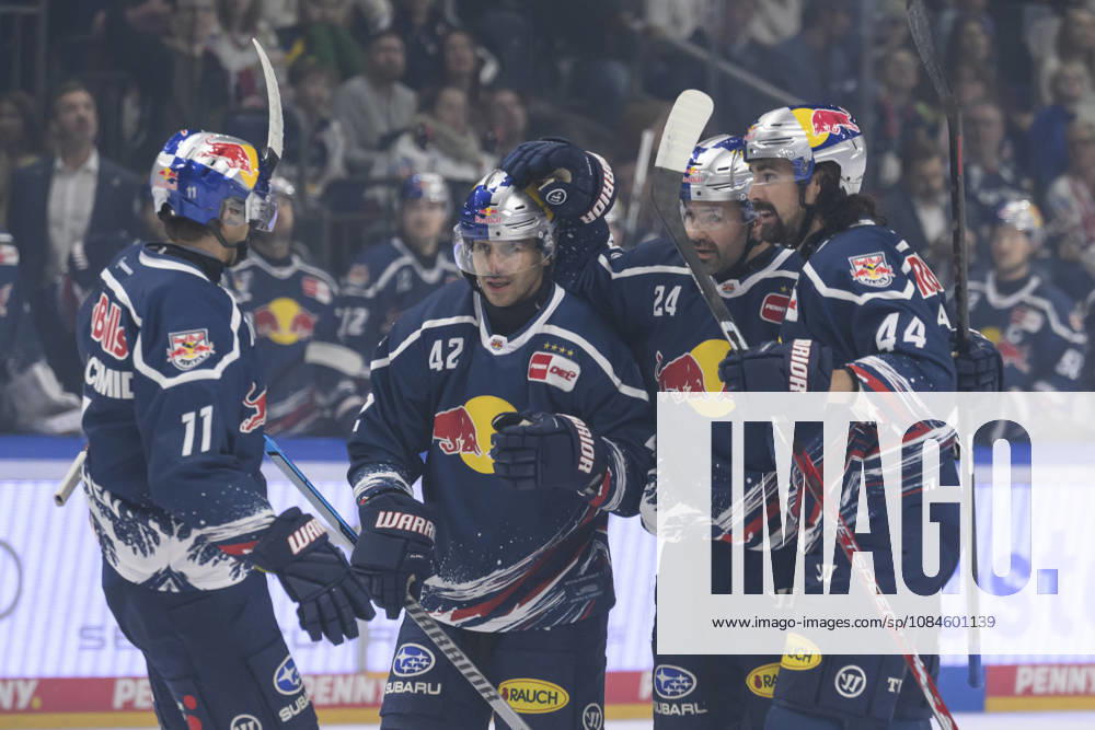 Im Bild v.l.: Tor, Treffer, Jubel, Torjubel, Freude, Begeisterung, feiert, nach Ausgleichtreffer durch Ryan Murphy (EHC Red Bull Muenchen 24), GER, Berlin, Eishockey, DEL 1, Eisbaeren Berlin vs EHC Red Bull Muenchen, in der Uber Arena, 16.10.2026,