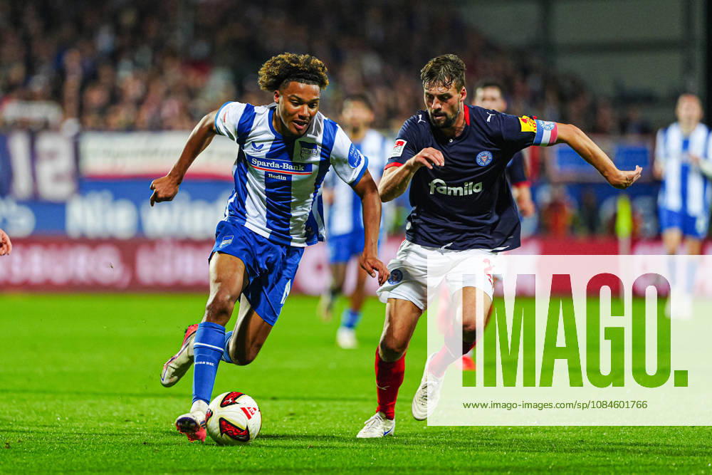 Oluwaseun Adewumi (Hertha BSC, 19), Jonas Meffert (Holstein Kiel, 28) GER, Holstein Kiel vs. Hertha BSC, Fußball, 2. Bundesliga, Spieltag 08, Saison 2026 2027, 16.10.2026 DFL REGULATIONS PROHIBIT ANY USE OF PHOTOGRAPHS AS IMAGE SEQUENCES AND OR QUASI-VIDEO GER, Holstein Kiel vs. Hertha BSC, Fußball, 2. Bundesliga, Spieltag 08, Saison 2026 2027, 16.10.2026 Kiel