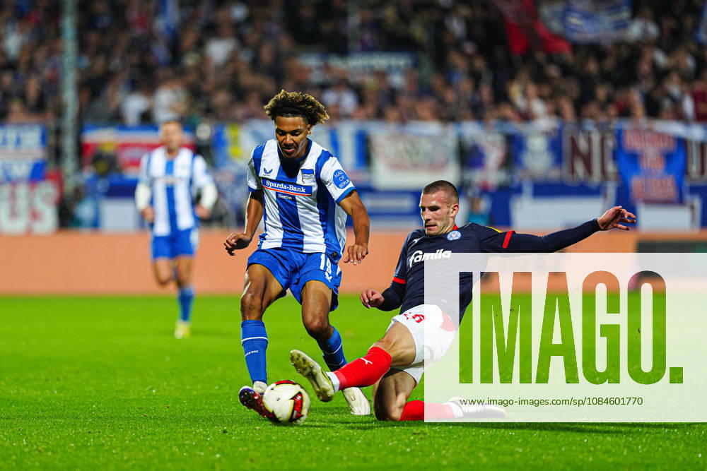 Oluwaseun Adewumi (Hertha BSC, 19), David Zec (Holstein Kiel, 26) GER, Holstein Kiel vs. Hertha BSC, Fußball, 2. Bundesliga, Spieltag 08, Saison 2026 2027, 16.10.2026 DFL REGULATIONS PROHIBIT ANY USE OF PHOTOGRAPHS AS IMAGE SEQUENCES AND OR QUASI-VIDEO GER, Holstein Kiel vs. Hertha BSC, Fußball, 2. Bundesliga, Spieltag 08, Saison 2026 2027, 16.10.2026 Kiel