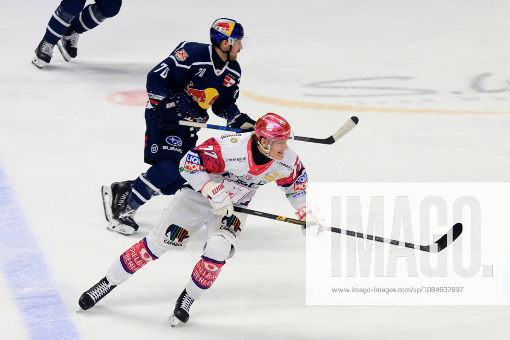 DEU, GER, Eishockey, 9.Spieltag, Saison 2026 27, Berlin, Eisbaeren Berlin vs. RB Muenchen Eric Hoerdler ( Eisbaeren Berlin 77 ), Maximilian Daubner ( RedBull Muenchen 70 ) nordphoto GmbH Engler Berlin Uber-Arena Berlin Deutschland