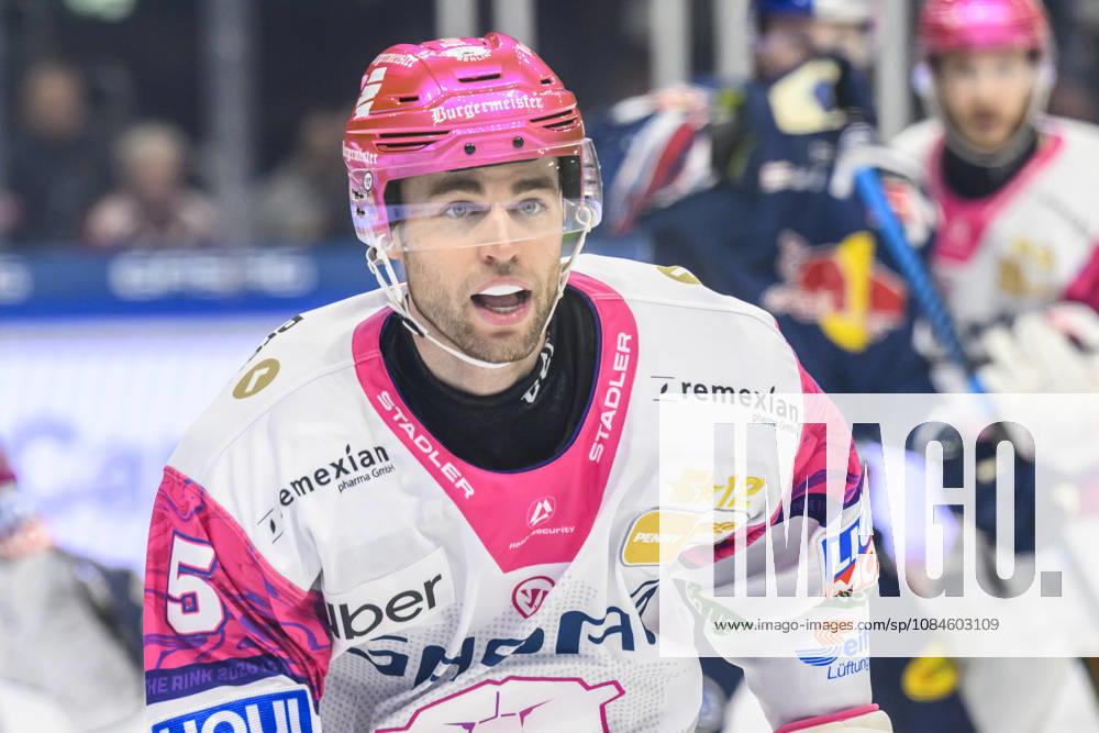 Im Bild v.l.: Mitchell Reinke (Eisbären Berlin 05), GER, Berlin, Eishockey, DEL 1, Eisbaeren Berlin vs EHC Red Bull Muenchen, in der Uber Arena, 16.10.2026,