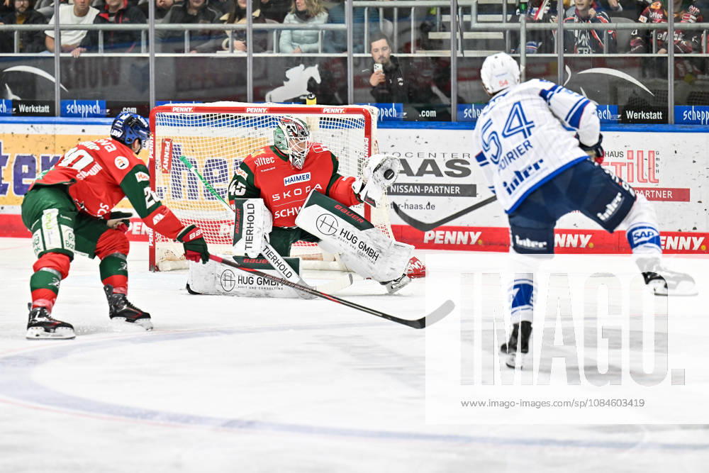 Penny DEL; Augsburger Panther - Adler Mannheim, 16.10.2026 AUGSBURG, GERMANY; 16. OCTOBER: den Schuss von Jeremie POIRIER (Adler Mannheim 54) kann Tobias ANCICKA (Augsburger Panther 45) fangen während dem Match der Penny DEL zwischen den Augsburger Panthern und den Adler Mannheim am 9. Spieltag im Curt Frenzel Stadion
