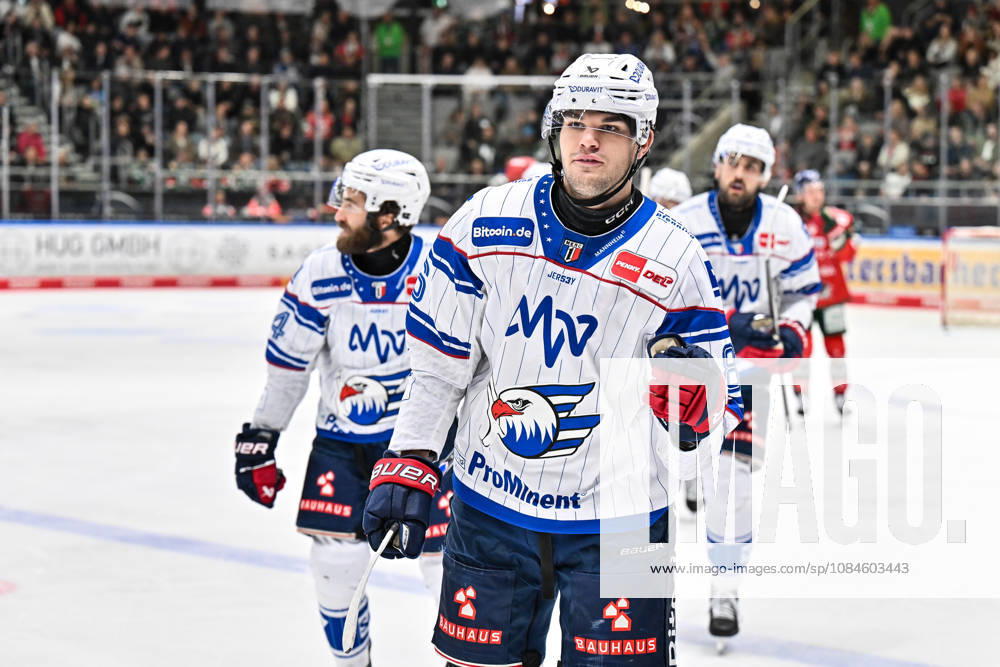Penny DEL; Augsburger Panther - Adler Mannheim, 16.10.2026 AUGSBURG, GERMANY; 16. OCTOBER: Jubel der Gäste nach dem Treffer zum 1-1 durch Maximilian HEIM (Adler Mannheim 86) Tor Torschuetze Freude Happy während dem Match der Penny DEL zwischen den Augsburger Panthern und den Adler Mannheim am 9. Spieltag im Curt Frenzel Stadion