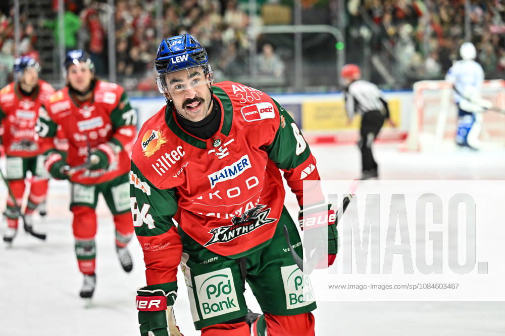 Penny DEL; Augsburger Panther - Adler Mannheim, 16.10.2026 AUGSBURG, GERMANY; 16. OCTOBER: Jubel der Panther nach dem Treffer zum 1-0 durch Trevor PARKES (Augsburger Panther 84) Tor Torschuetze Freude Happy während dem Match der Penny DEL zwischen den Augsburger Panthern und den Adler Mannheim am 9. Spieltag im Curt Frenzel Stadion