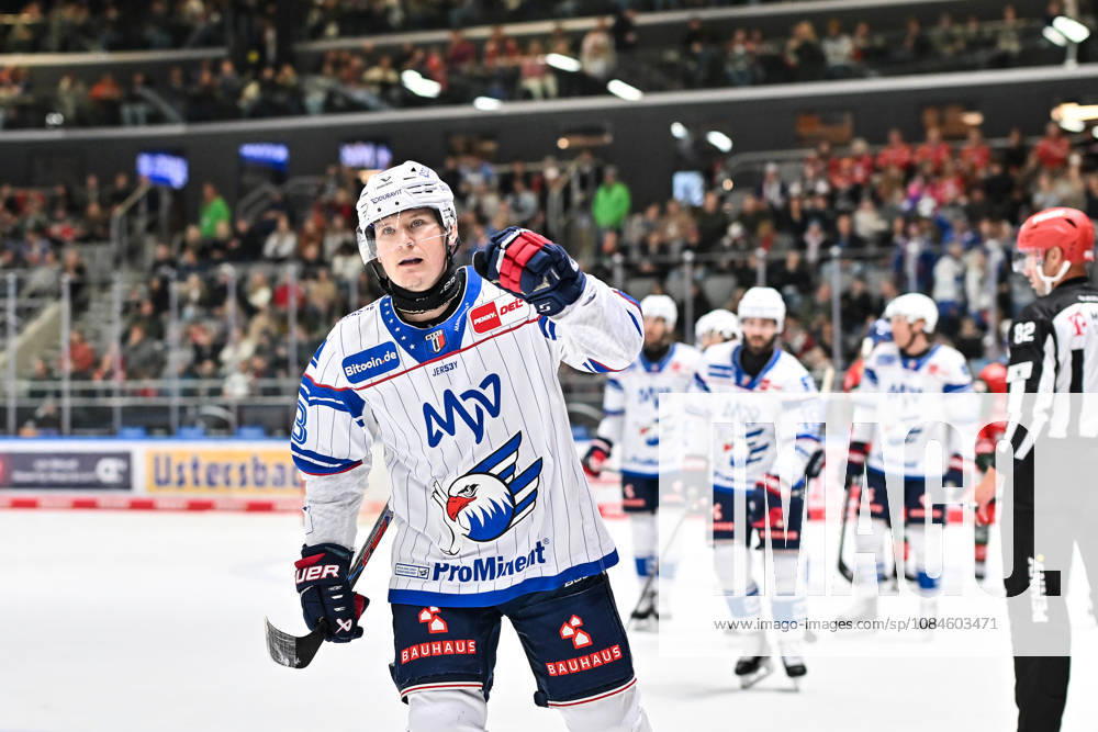 Penny DEL; Augsburger Panther - Adler Mannheim, 16.10.2026 AUGSBURG, GERMANY; 16. OCTOBER: Jubel der Gäste nach dem Treffer zum 1-2 durch Zachary SOLOW (Adler Mannheim 73) Tor Torschuetze Freude Happy während dem Match der Penny DEL zwischen den Augsburger Panthern und den Adler Mannheim am 9. Spieltag im Curt Frenzel Stadion