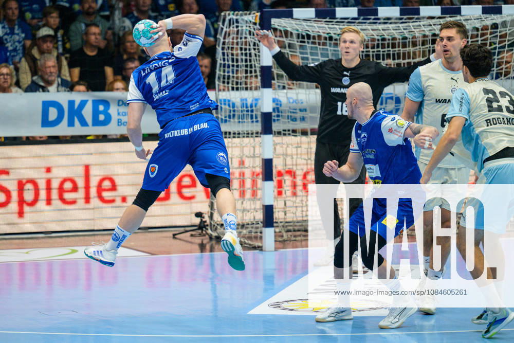 Peter Walz (ThSV Eisenach, 14) mit dem ersten Treffer., Bertram Obling (VfL Gummersbach, 16), Nikola Roganovic (VfL Gummersbach, 23), Dominik Solak (ThSV Eisenach, 30) GER, ThSV Eisenach gegen VfL Gummersbach, 1. Opel Handballbundesliga, Handball, 9.Spieltag, Saison 2026 2027, 20.00 Uhr, 16.10.2026 GER, ThSV Eisenach gegen VfL Gummersbach, 1. Opel Handballbundesliga, Handball, 9.Spieltag, Saison 2026 2027, 20.00 Uhr, 16.10.2026 Eisenach