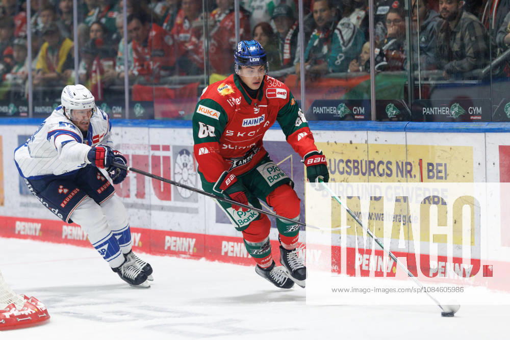 Fabrizio Pilu (68, Augsburger Panther) und Tom Kühnhackl (34, Adler Mannheim) beim Spiel zwischen Augsburger Panther v Adler Mannheim, Eishockey, Herren, DEL, 2026 2027, 9.Spieltag am 16.10.2026 in Augsburg, Curt-Frenzel-Stadion. Bayern Deutschland