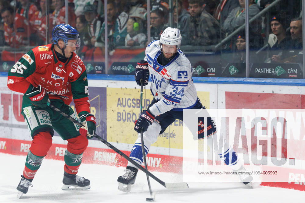 Tom Kühnhackl (34, Adler Mannheim) und Ryan Button (55, Augsburger Panther) beim Spiel zwischen Augsburger Panther v Adler Mannheim, Eishockey, Herren, DEL, 2026 2027, 9.Spieltag am 16.10.2026 in Augsburg, Curt-Frenzel-Stadion. Bayern Deutschland