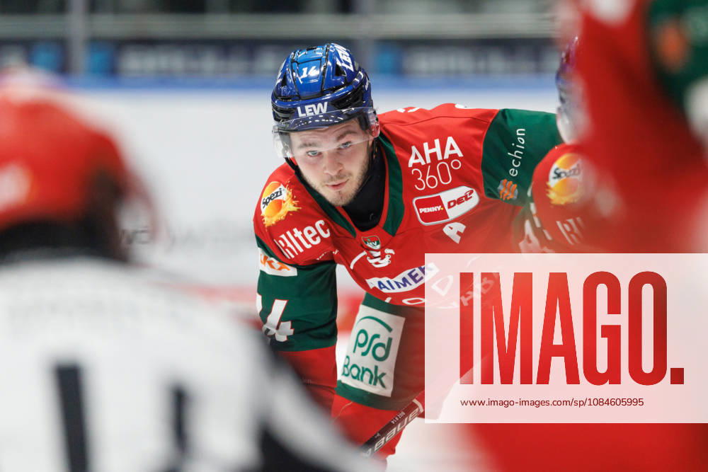D.J. Busdeker (14, Augsburger Panther) beim Spiel zwischen Augsburger Panther v Adler Mannheim, Eishockey, Herren, DEL, 2026 2027, 9.Spieltag am 16.10.2026 in Augsburg, Curt-Frenzel-Stadion. Bayern Deutschland