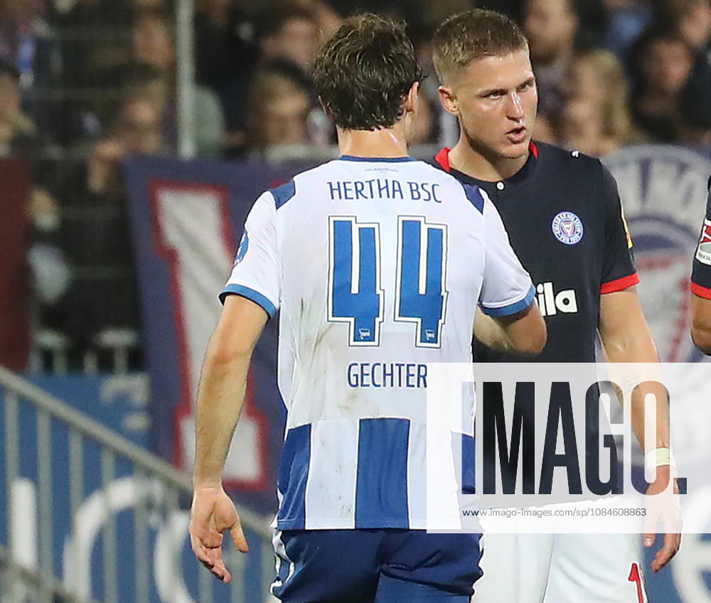 Abpfiff, Diskussion Linus Gechter (Hertha BSC Berlin) und Phil Harres (Holstein Kiel) Fussball, Herren, Saison 2026 2027, 2.BL, Holstein Stadion, Holstein Kiel gegen Hertha BSC Berlin, 0-0 DFL REGULATIONS PROHIBIT ANY USE OF PHOTOGRAPHS AS IMAGE SEQUENCES AND OR QUASI-VIDEO.