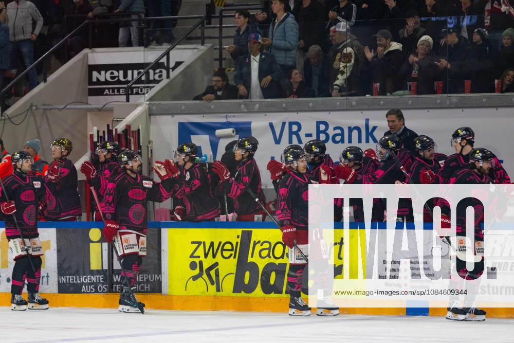 DEL2 (matchday 9) Ice hockey, Eishockey match between EV Landshut and Ravensburg Towerstars on 16.10.2026. in VR-Bank Landshut Arena Landshut, Germany. EV Landshut celebrates a goal during the DEL2 (matchday 9) ice hockey match between EV Landshut and Ravensburg Towerstars on 16.10.2026. in VR-Bank Landshut Arena Landshut, Germany.