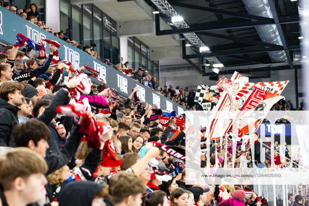 DEL2 (matchday 9) Ice hockey, Eishockey match between EV Landshut and Ravensburg Towerstars on 16.10.2026. in VR-Bank Landshut Arena Landshut, Germany. EV Landshut fans celebrate a goal during the DEL2 (matchday 9) ice hockey match between EV Landshut and Ravensburg Towerstars on 16.10.2026. in VR-Bank Landshut Arena Landshut, Germany.