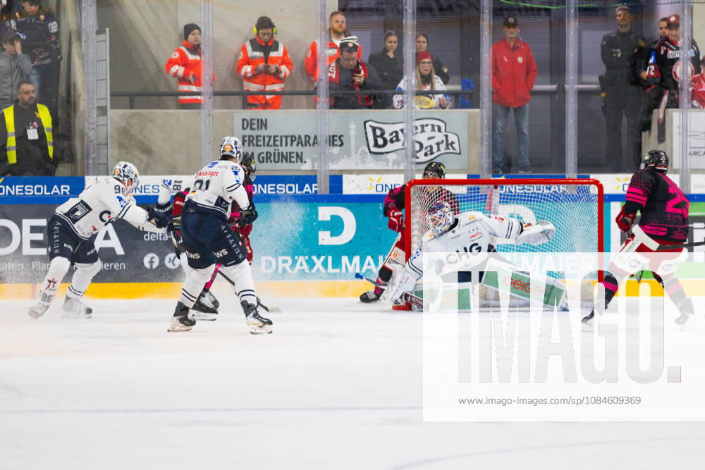 DEL2 (matchday 9) Ice hockey, Eishockey match between EV Landshut and Ravensburg Towerstars on 16.10.2026. in VR-Bank Landshut Arena Landshut, Germany. EV Landshut goal chance seen during the DEL2 (matchday 9) ice hockey match between EV Landshut and Ravensburg Towerstars on 16.10.2026. in VR-Bank Landshut Arena Landshut, Germany.